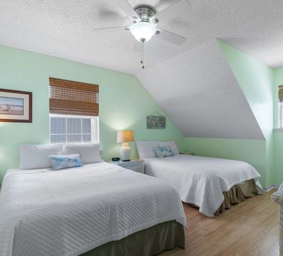Sunset Daze Bedroom 2 with a Queen and a Full Bed