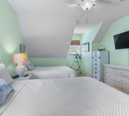 Sunset Daze Bedroom 2 with a Queen and a Full Bed