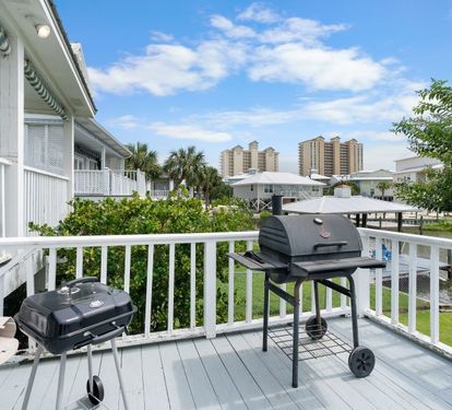 Sunset Daze Spacious Deck with Outdoor Grill
