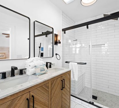 Tide-AL Bathroom 3 with Step-in Shower (Upstairs)