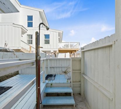 The Beach Shack Outdoor Shower