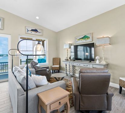 Sweet Tea Living Room with Queen Sleeper