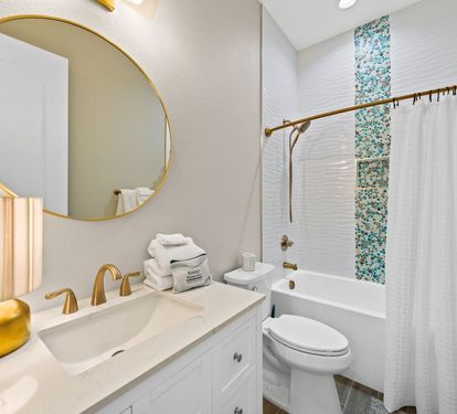 Sweet Tea Full Bathroom 4 on 3rd Floor-Main Living Area