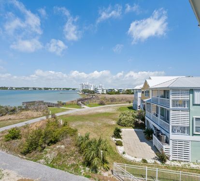 Sweet Tea 3rd Floor Lagoon Front Balcony Views