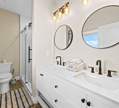 Sweet Tea Primary Bathroom with Dual Sinks (2nd Floor)