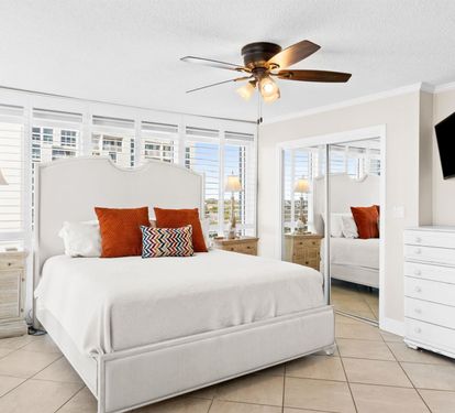 Wake up refreshed in your bright bedroom with city views, crisp linens, and tropical breezes from the ceiling fan.