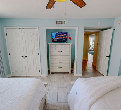 Wake up to stunning ocean views in your coastal bedroom with twin beds and beach-themed touches.
