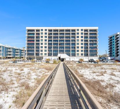 1 Island Winds Beachside Exterior