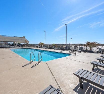 5 Island Winds West Outdoor Pool