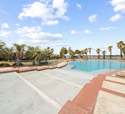 16 Caribe Outdoor Pool
