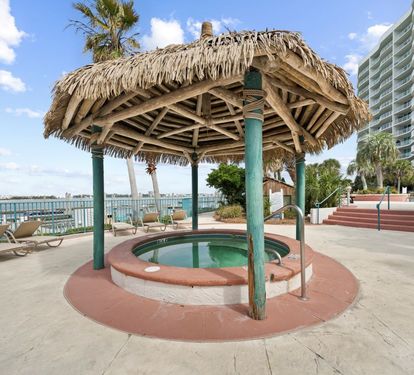 19 Caribe Covered Outdoor Hot Tub