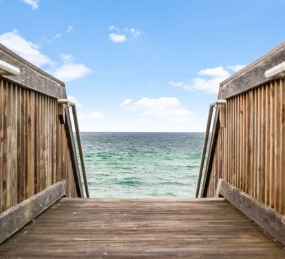 Enjoy Seamless Beach Access - Just Steps Away!