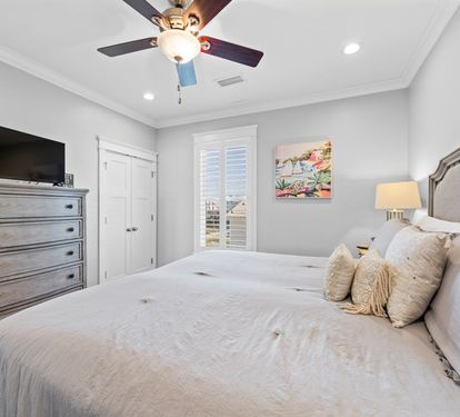All Moh's Paradise Bedroom 2 with King Bed
