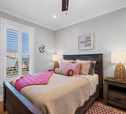 All Moh's Paradise Bedroom 3 with Queen Bed