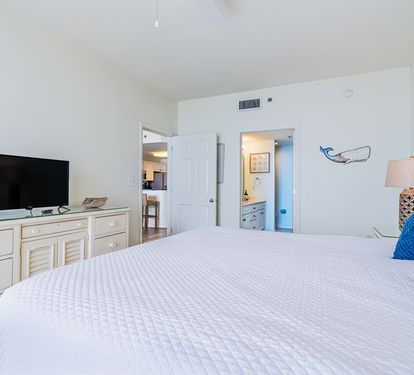 Beach Club 806A Primary Bedroom