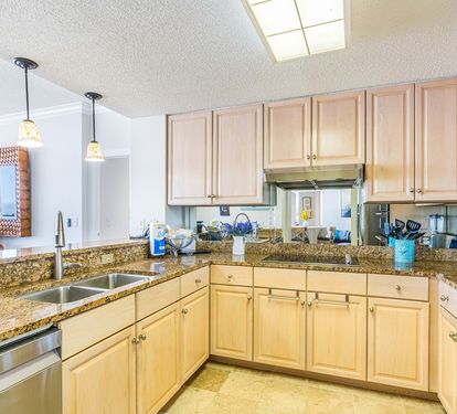 Beach Club 1705B Kitchen