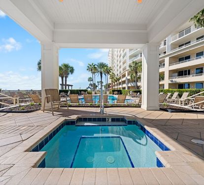 Beach Club Catalina Outdoor Hot Tub