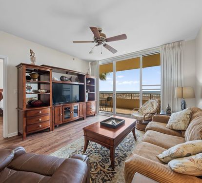 Beach Club 208C Living Room