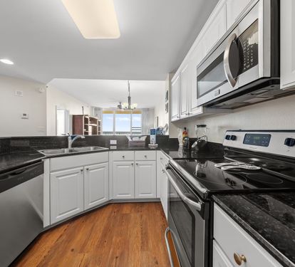 Beach Club 208C Kitchen