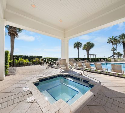 Beach Club Catalina Outdoor Hot Tub