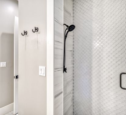 2nd Floor - King Guest En Suite