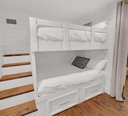 1st Floor - Bunk Room - Full over Full