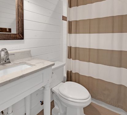 2nd Floor - Shared Guest Bathroom