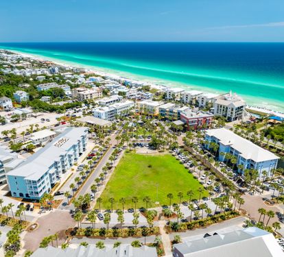 Stay in the heart of Gulf Place, where scenic green spaces, boutique shops, local dining, and the sugar-white beaches of 30A are all just steps away.