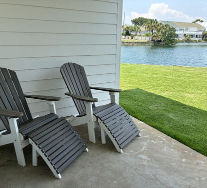 Settle into these cozy Adirondack chairs on your private patio and watch the peaceful lake shimmer in the sunshine.