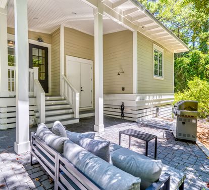 Spacious Back Patio - Ample Seating