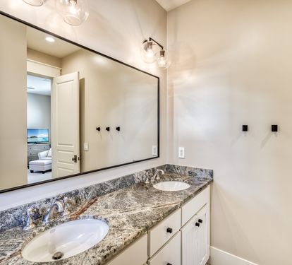 Bunk Room En-Suite - Dual Vanities