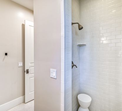 Bunk Room En-Suite - Walk-In Shower