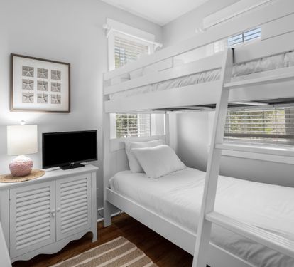 2nd Floor Bunk Room - 4 Twins