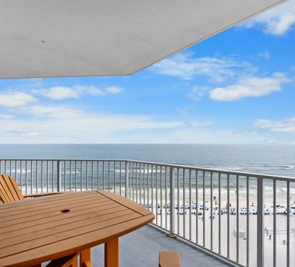 Lighthouse 901 Balcony with Outdoor Dining Table + Chairs