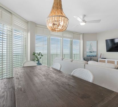 Lighthouse 901 Dining Table Seats 6