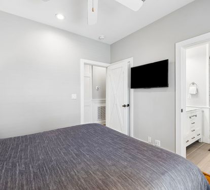 Queen Guest Suite - Equipped with a Flat-Screen TV