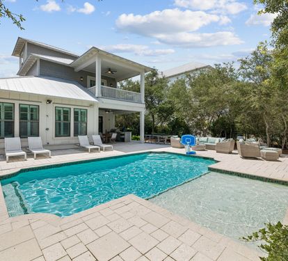 Private Pool & Expansive Outdoor Oasis - Perfect for Sunny Days!
