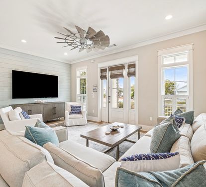 Cozy Living Area with Ample Seating