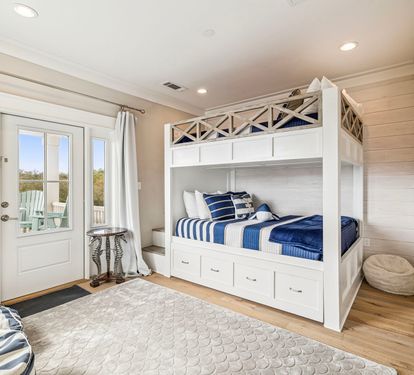 3rd Floor - Queen Bunk Room
