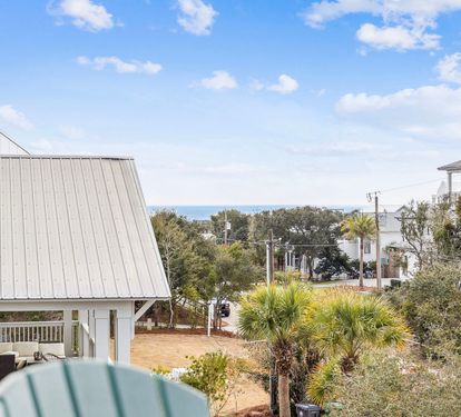 Take in the Peek-A-Boo Gulf Views!