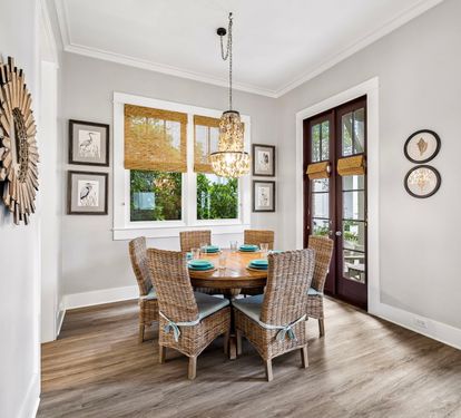 Dining Area with Seating for 6