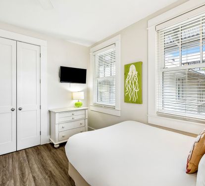 Full Guest Suite - Equipped with a Flat-Screen TV