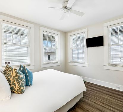 Queen Guest Suite - Equipped with a Flat-Screen TV
