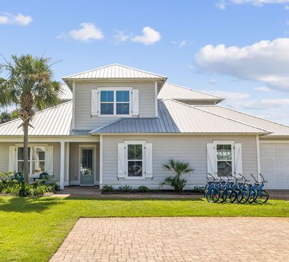 'Family Tradition' - Sleeping 16 with 5 Bedrooms & a Bunk Room
