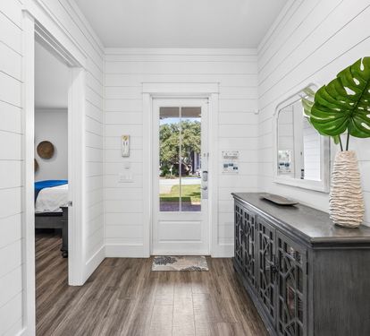 Inviting 1st Floor Entry