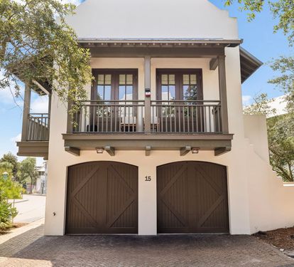 Book Your Next 30A Escape at 'Pappas Carriage' Today!