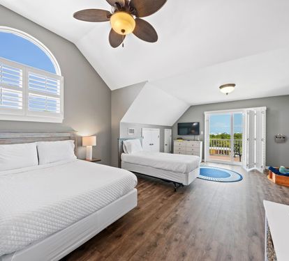 Salty Seashell Bedroom 4 with 1 Double and 1 Twin Bed (3rd Level)
