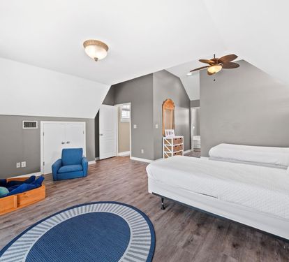 Salty Seashell Bedroom 4 with 1 Double and 1 Twin Bed (3rd Level)