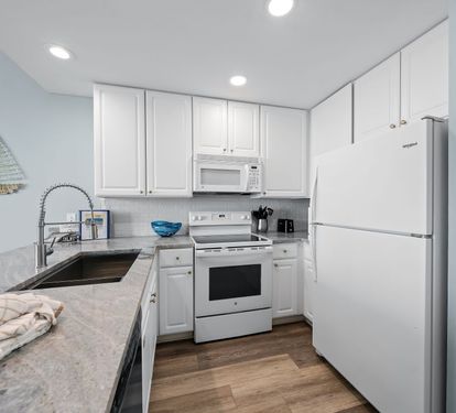 Lighthouse 1709 Fully Equipped Kitchen