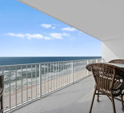 Lighthouse 1709 Outdoor Dining on Balcony